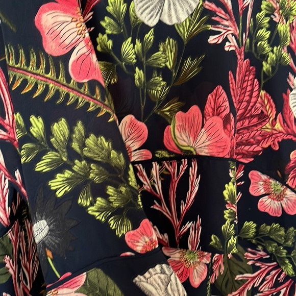 H&M Top - Picture 2 of 3